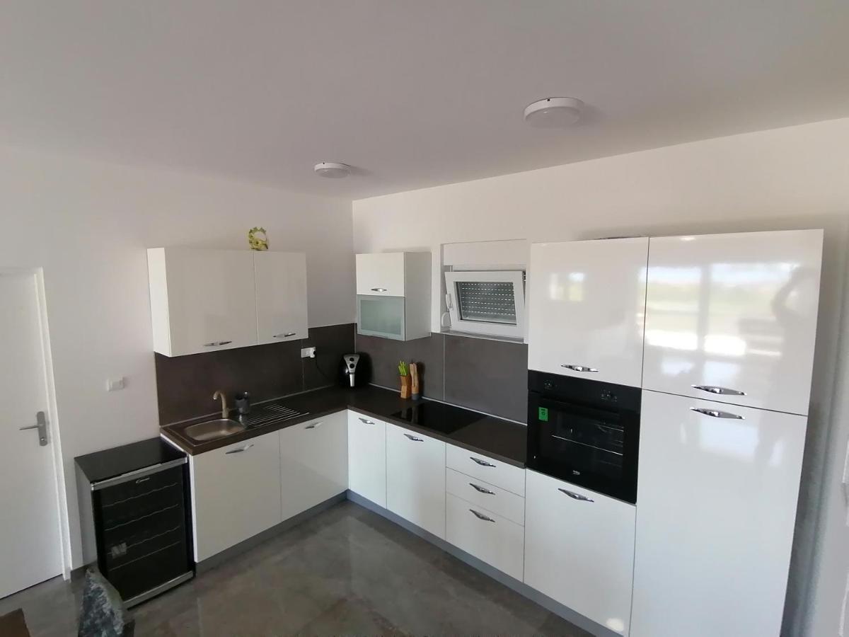 Villa Marta 3 Bedrooms, 2 Baths And Pool Kaštel Štafilić Zewnętrze zdjęcie