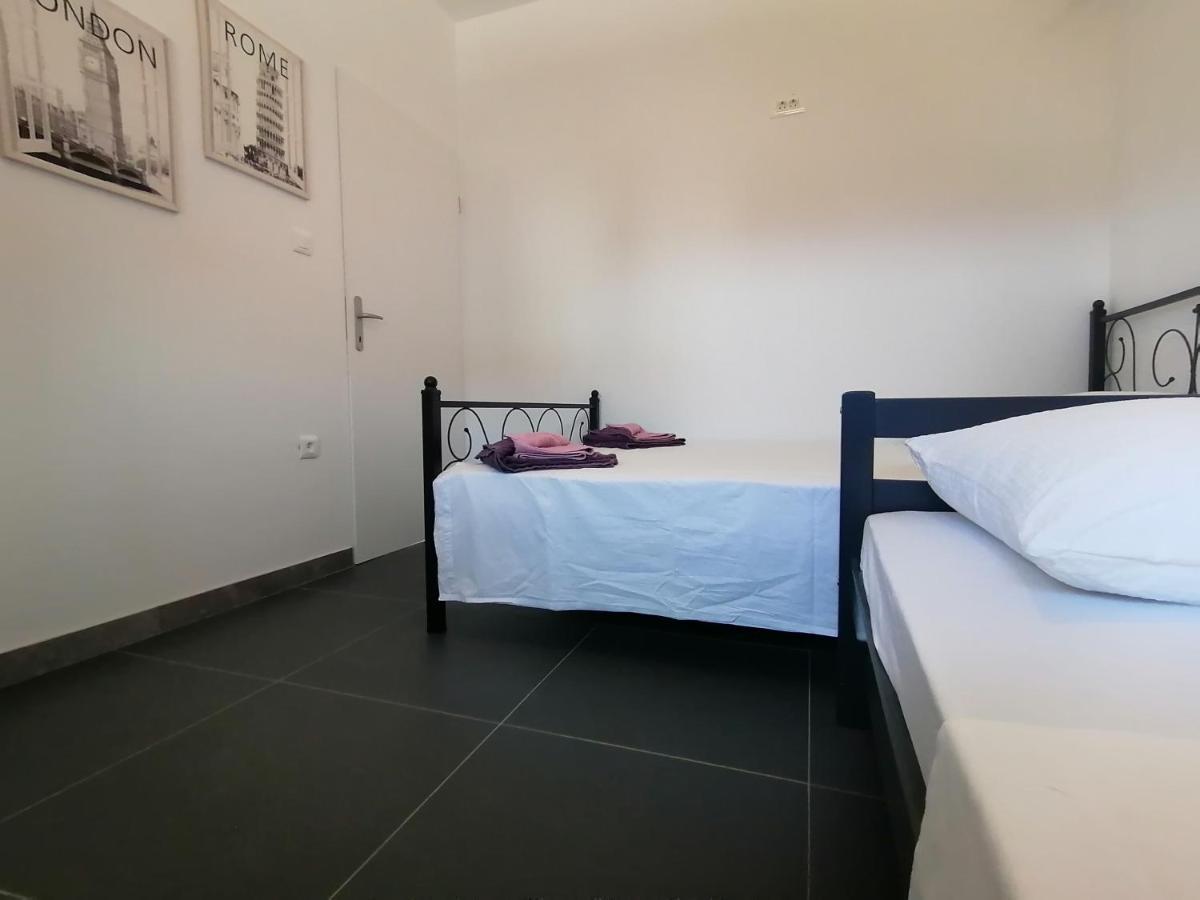 Villa Marta 3 Bedrooms, 2 Baths And Pool Kaštel Štafilić Zewnętrze zdjęcie