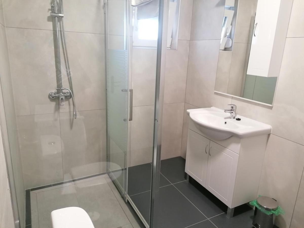 Villa Marta 3 Bedrooms, 2 Baths And Pool Kaštel Štafilić Zewnętrze zdjęcie