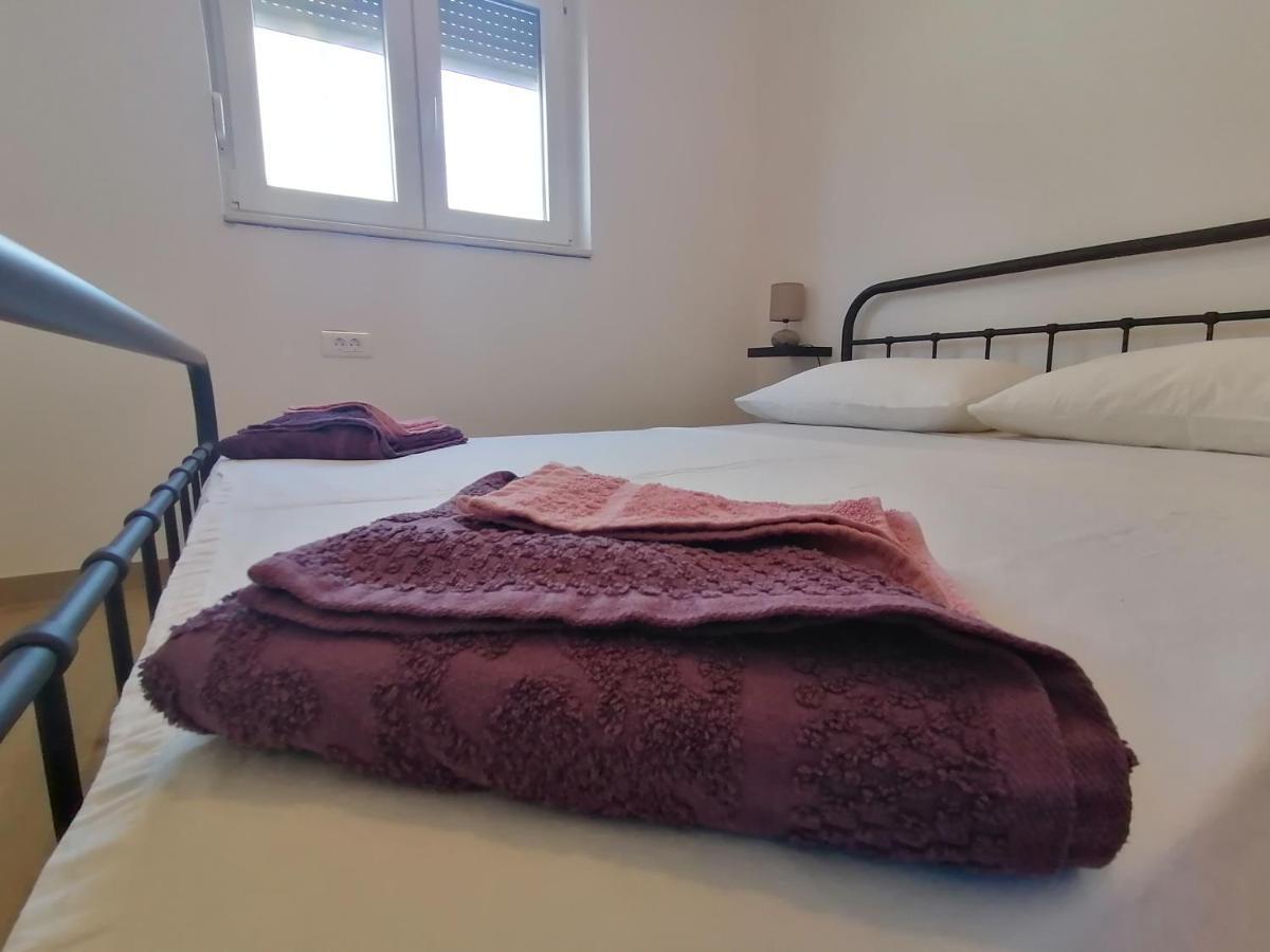 Villa Marta 3 Bedrooms, 2 Baths And Pool Kaštel Štafilić Zewnętrze zdjęcie