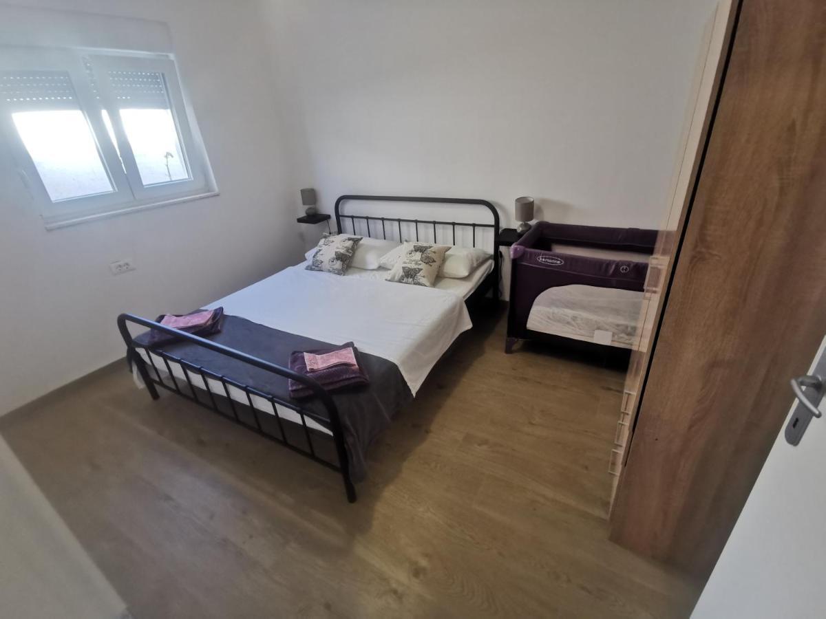 Villa Marta 3 Bedrooms, 2 Baths And Pool Kaštel Štafilić Zewnętrze zdjęcie