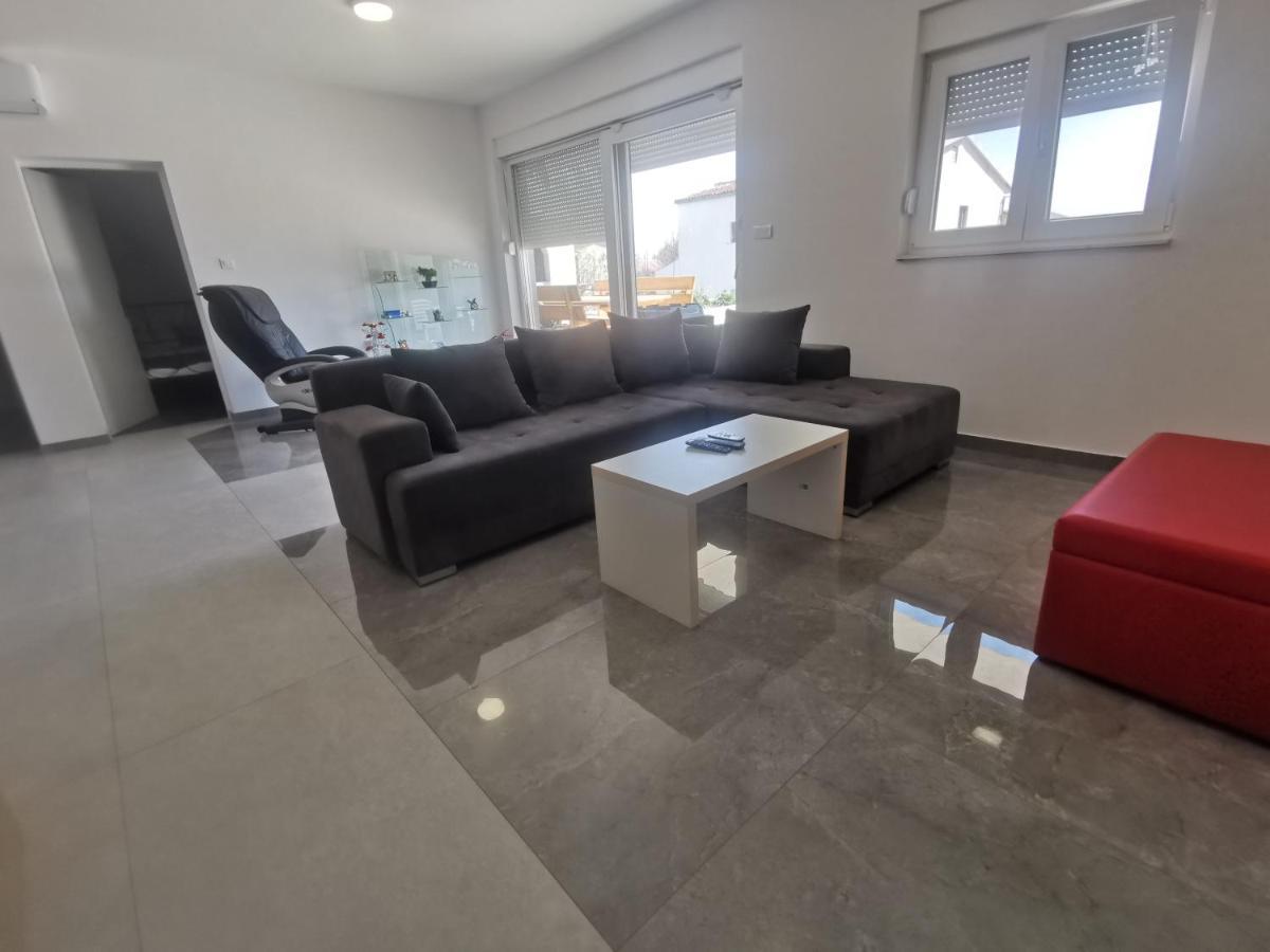 Villa Marta 3 Bedrooms, 2 Baths And Pool Kaštel Štafilić Zewnętrze zdjęcie
