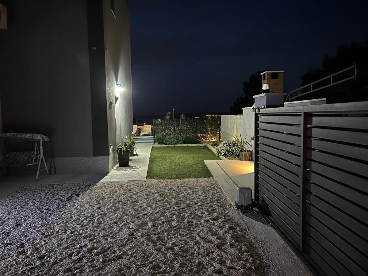 Villa Marta 3 Bedrooms, 2 Baths And Pool Kaštel Štafilić Zewnętrze zdjęcie