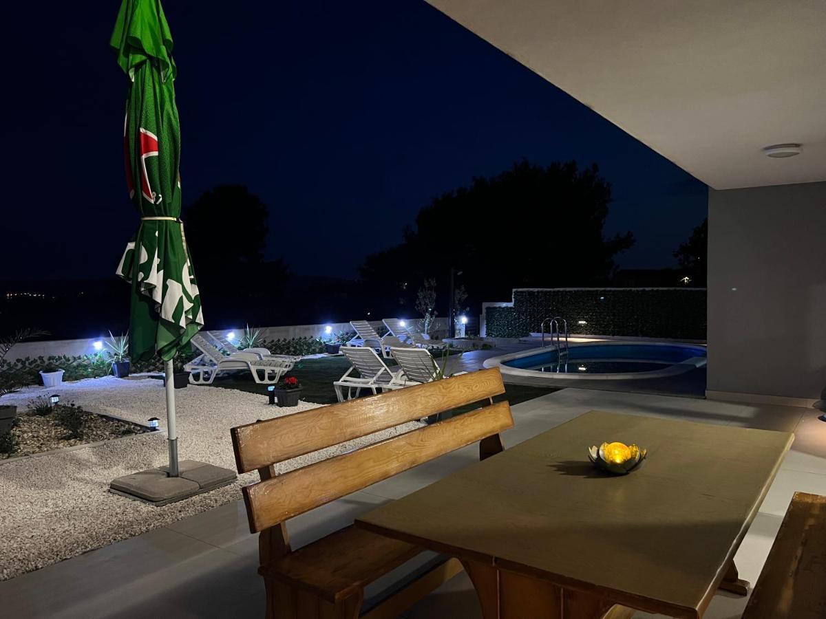 Villa Marta 3 Bedrooms, 2 Baths And Pool Kaštel Štafilić Zewnętrze zdjęcie